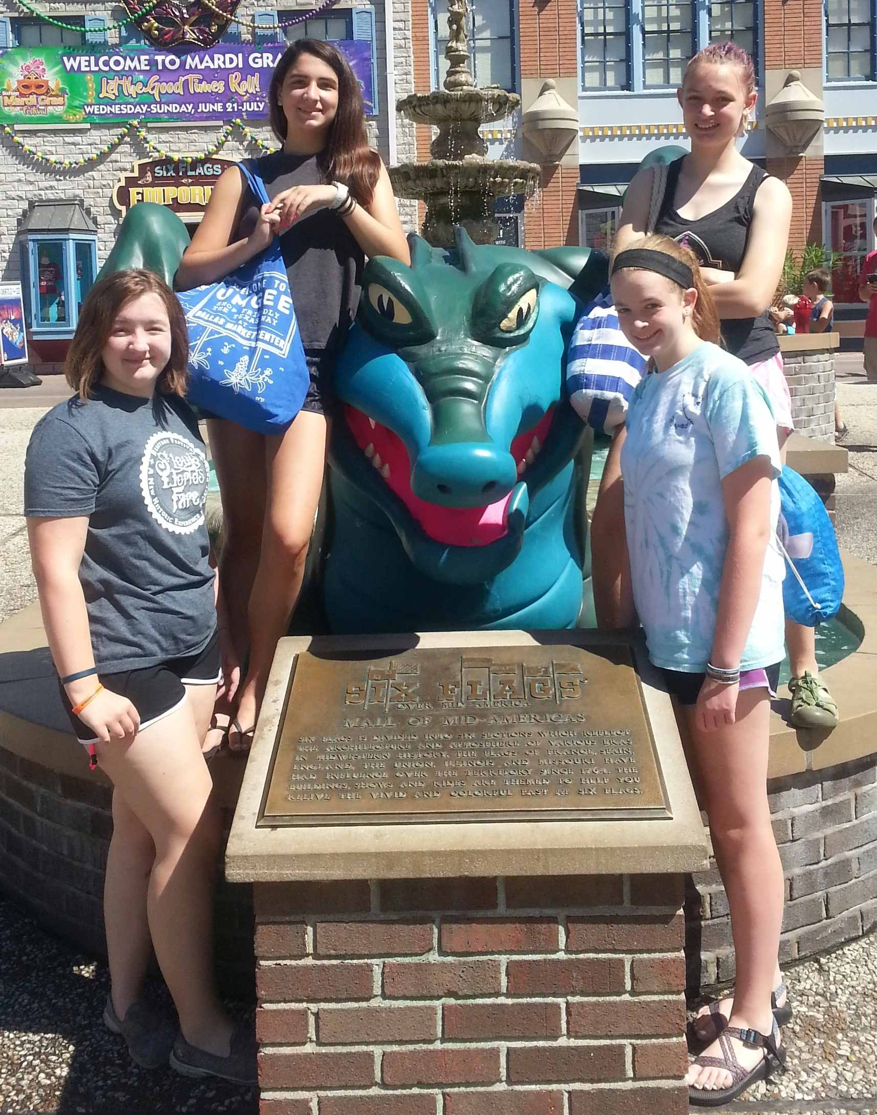 2017-06-25 Six flags JC with Ella and Pipa.jpg